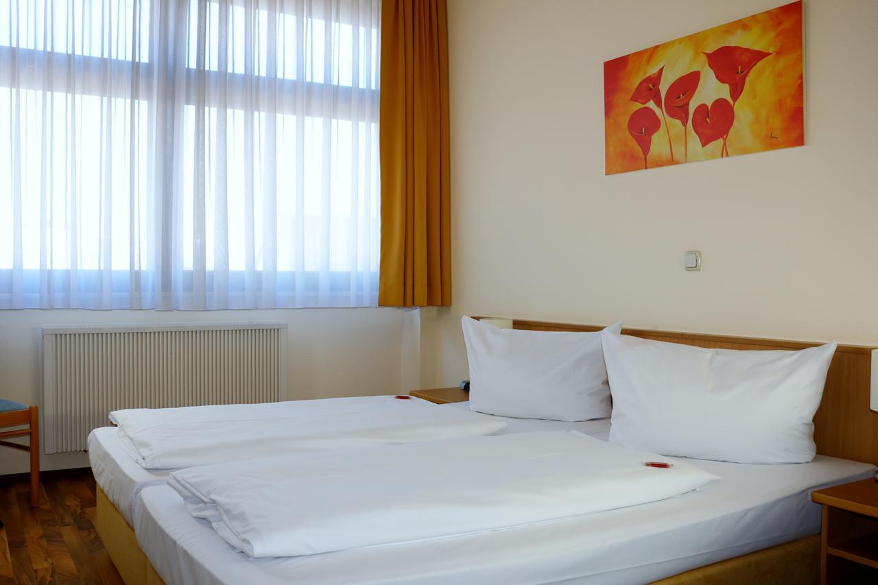 Hotel Zur Rebe ฮ็อคไฮม์ อัม ไมน์ ภายนอก รูปภาพ