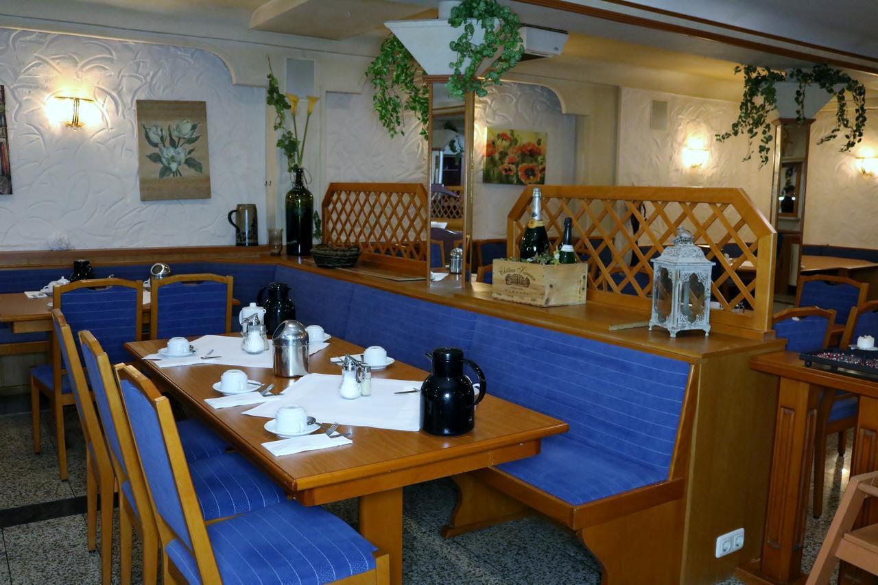 Hotel Zur Rebe ฮ็อคไฮม์ อัม ไมน์ ภายนอก รูปภาพ